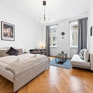Cozy In 16th District Apartment Vienna