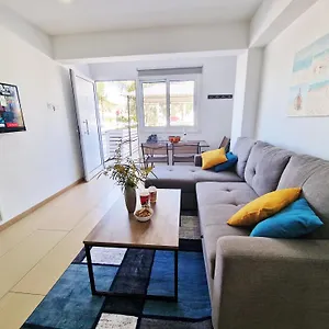Atlantis 50m From Makenzy Seafront Apartament